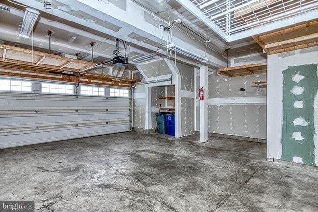 Building Photo - 208 Croft Square