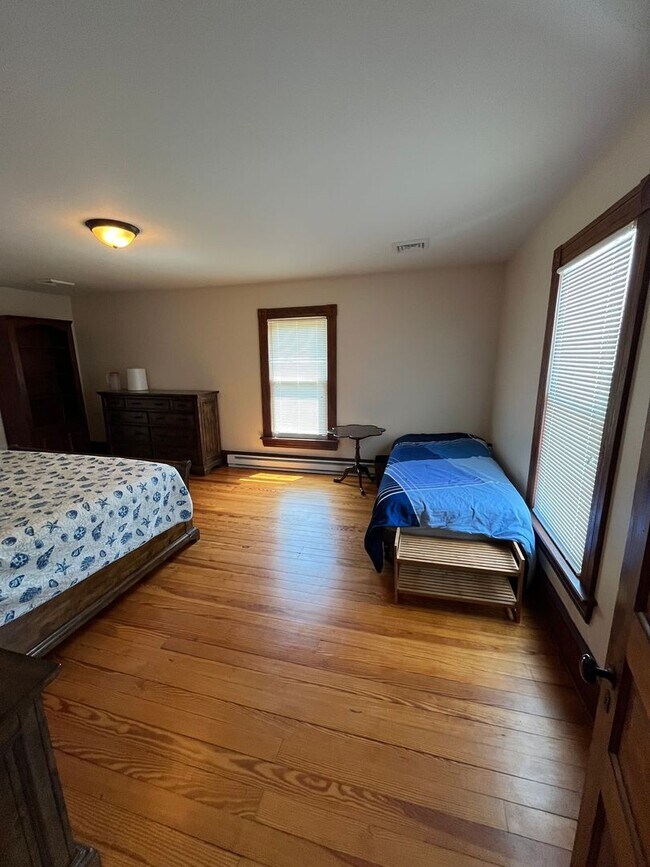 Building Photo - Beautiful 4-bedroom Farmhouse in Raphine a...