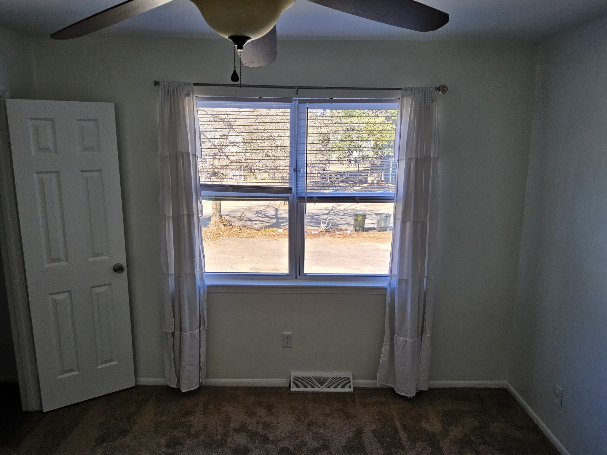 Building Photo - 519 Parkdale Dr