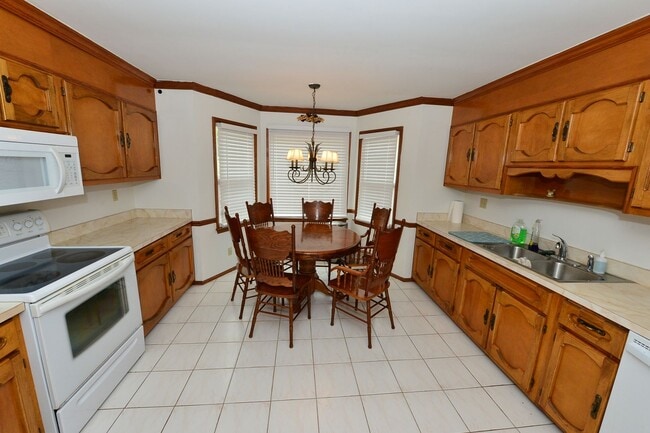 Building Photo - Vintage Brick Ranch!