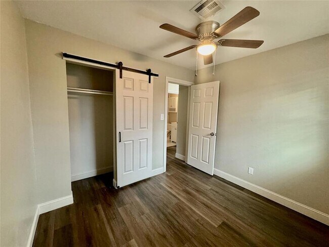 Building Photo - 509 Meadow Lake Dr