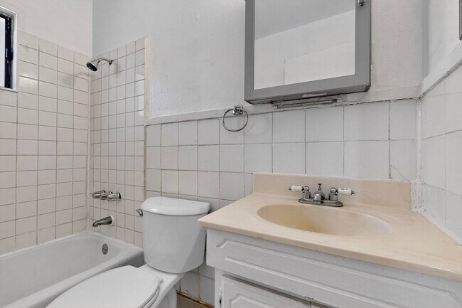 Building Photo - 165 Hilton Ave NW