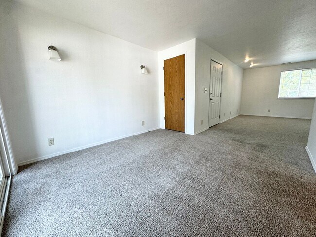 Building Photo - 2bd/1b Apartment, Boise Bench-Close to Eve...