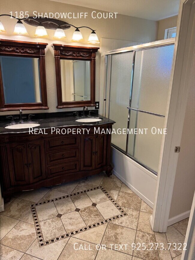 Building Photo - 1185 Shadowcliff Ct