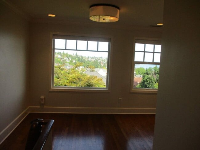 Building Photo - Stunning 4 Bedroom Home in North End Tacoma