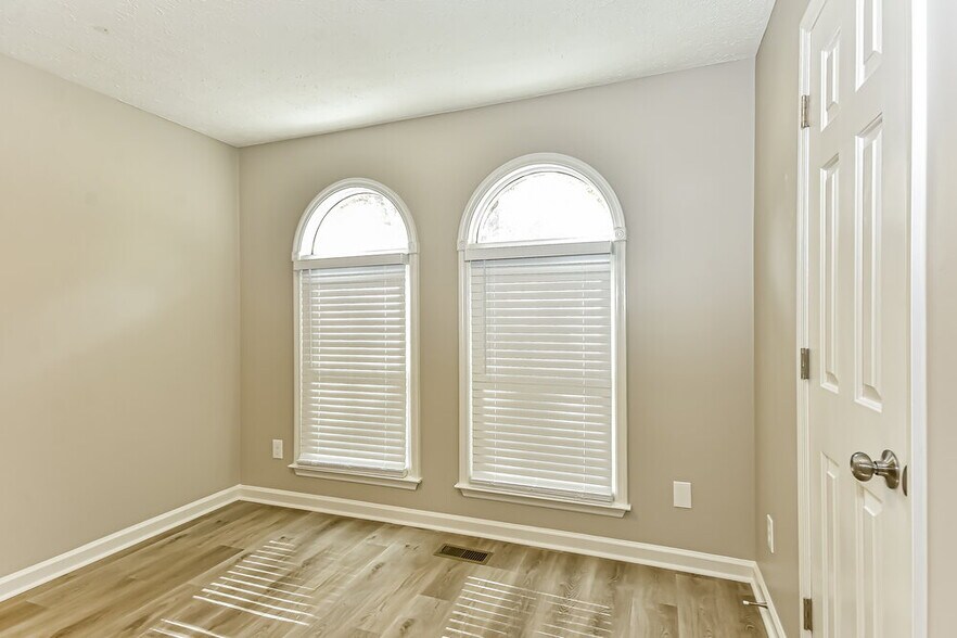 Building Photo - 111 Brookfield Ct