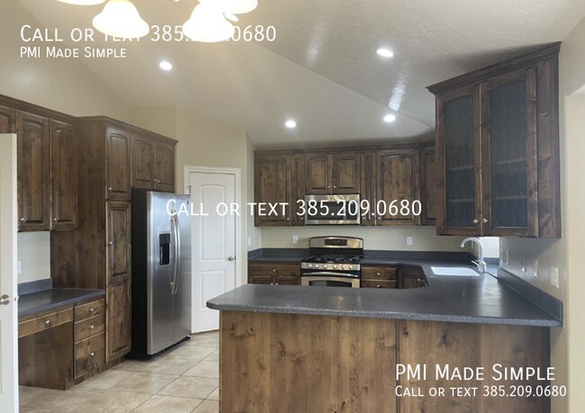 Building Photo - 899 N 800 E