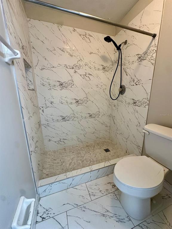 Building Photo - 2446 Oak Park Way