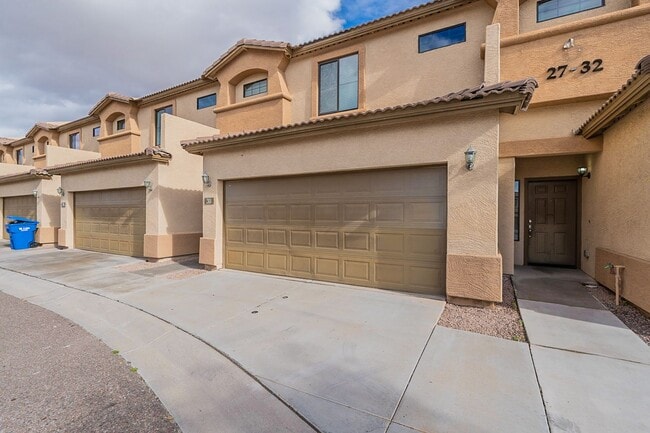 Primary Photo - Large 3 bedroom 3 bathroom townhomes