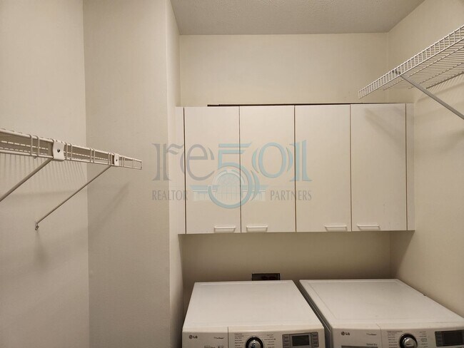 Building Photo - RARE exquisite home on acreage in the heart of West Little Rock!