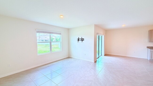 Building Photo - Charming Deltona 4/2 Ready for Move-in!