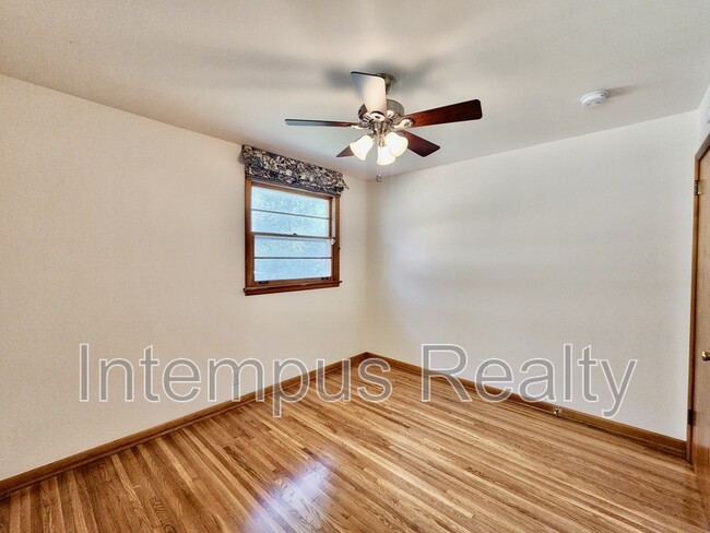 Building Photo - 212 Margo Ln