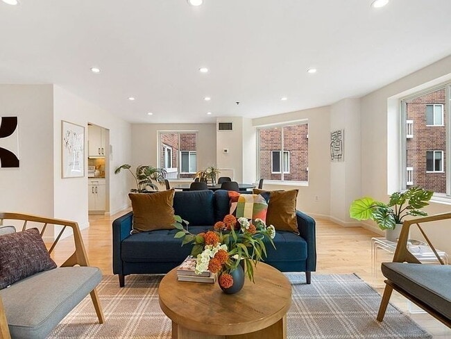 Building Photo - "Spacious 2-Bed Retreat with Granite Touches & Pool Access in Cambridge's Heart!"