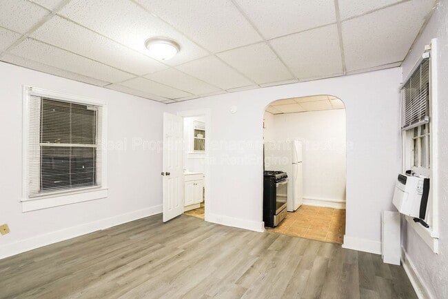 Building Photo - 117 6th Ave N