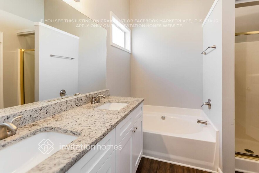 Building Photo - 28 Whitlock Square SW