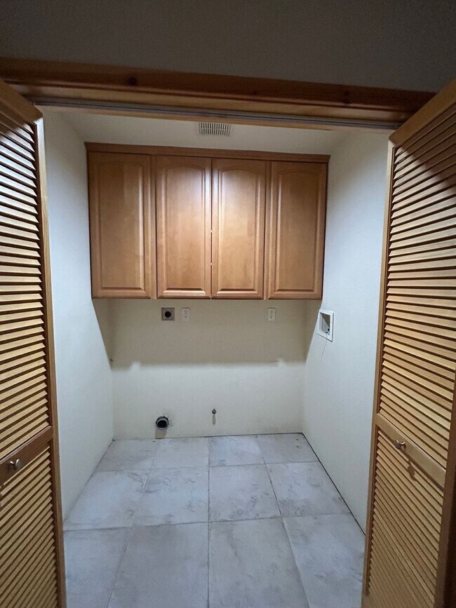 Building Photo - 1513 Crystal Air Dr