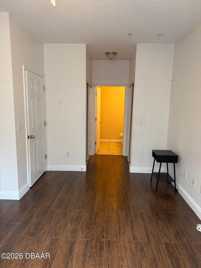 Building Photo - 1185 SW 9th Rd