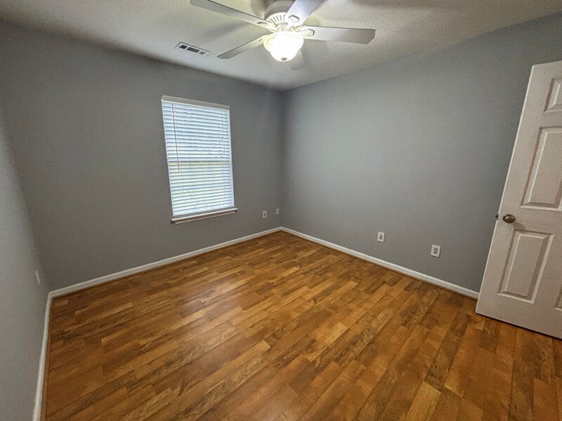 Building Photo - 438 Old Colony Rd