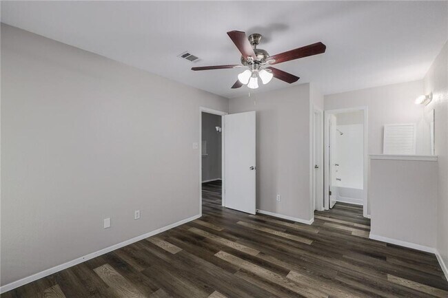 Building Photo - 2134 Andover Dr