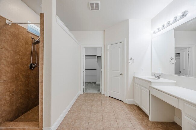 Building Photo - 15516 Mayflower Trail