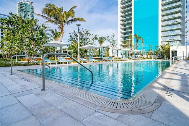 Building Photo - 17201 Collins Ave