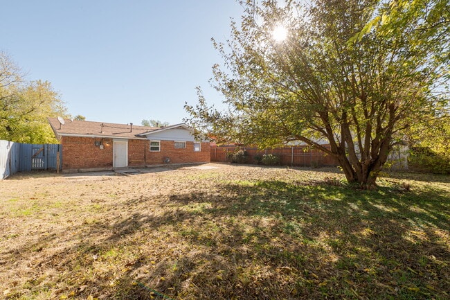 Building Photo - 14013 N Everest Ave