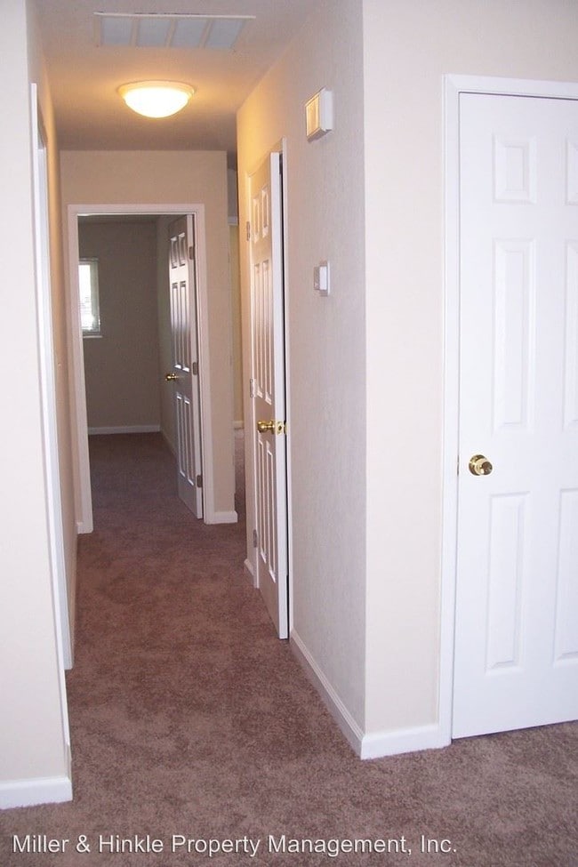 Building Photo - 2082 Kim Louise Dr