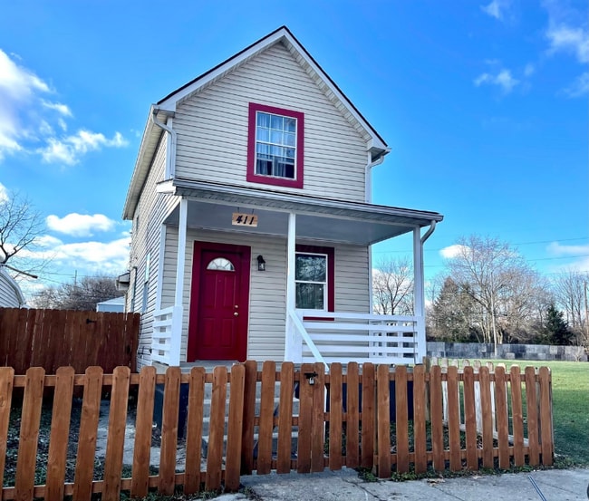 Building Photo - 411 S Yale Ave