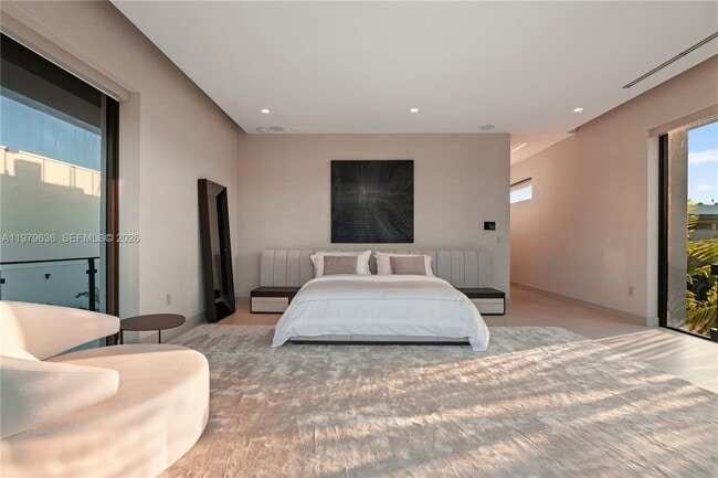 Building Photo - 723 NE 77th St