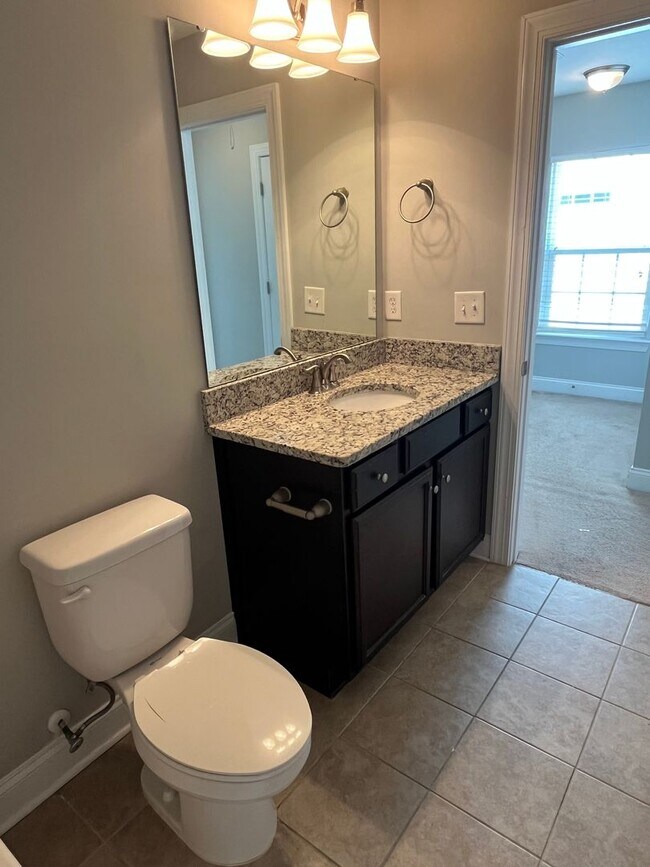 Building Photo - Rare 3 Bedroom townhome between Harrisburg...