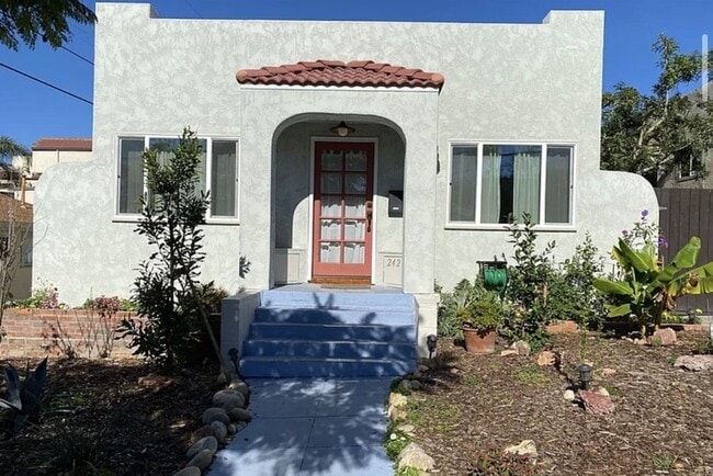 Building Photo - Charming 2 Bed, 1 Bath Home with Modern Up...