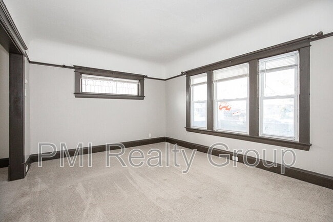 Building Photo - 476 E 108th St