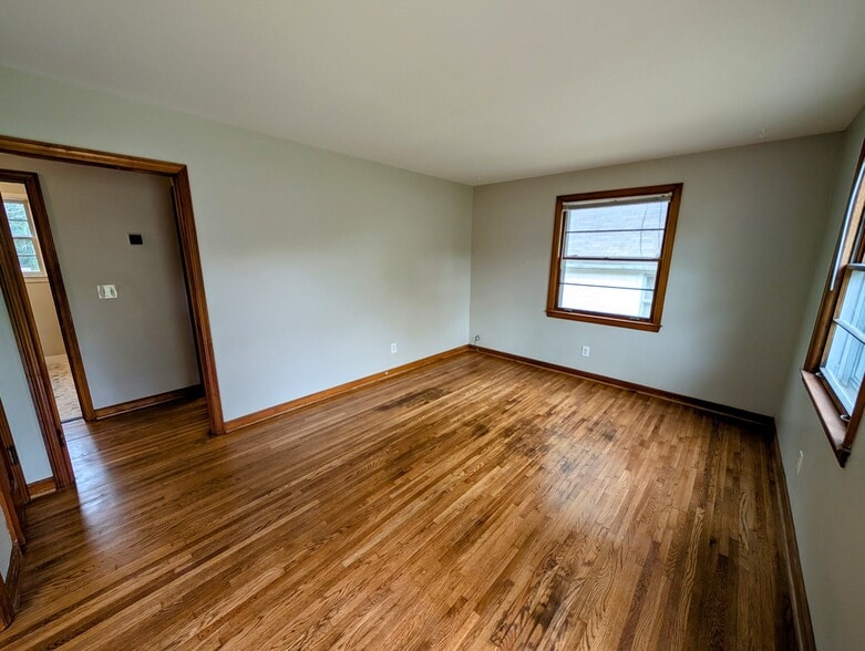 Building Photo - 1326 McAlpine Ave