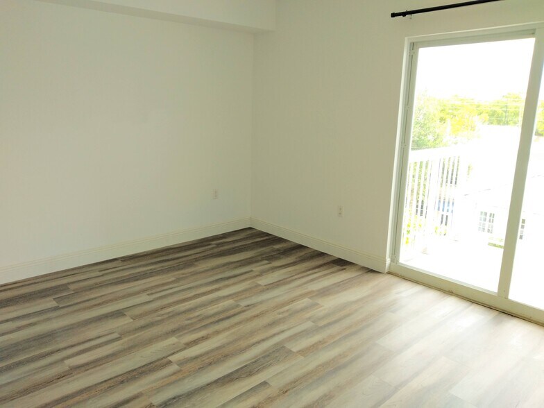 Building Photo - 2740 SW 28th Ter