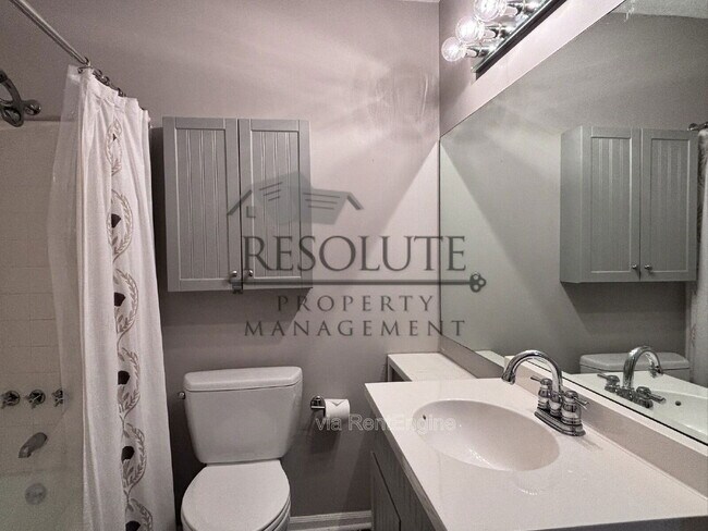 Building Photo - 1200 Brucemont Dr