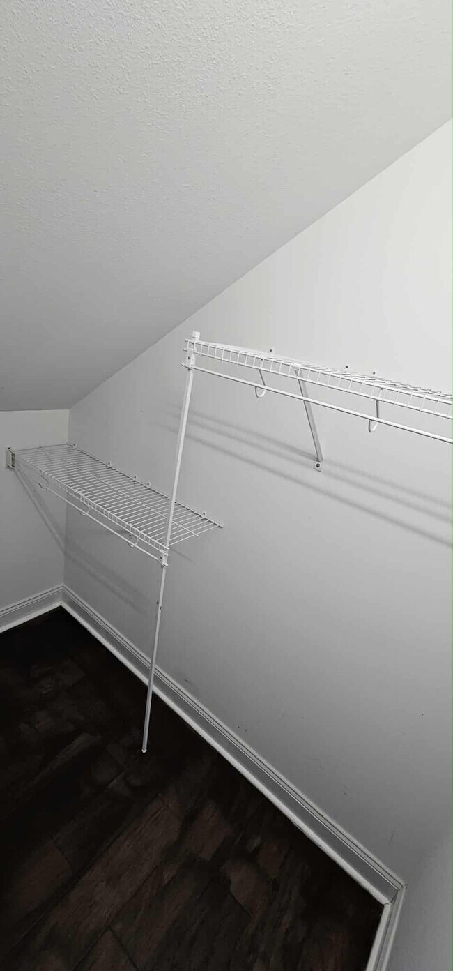 Building Photo - 708 Banister Dr