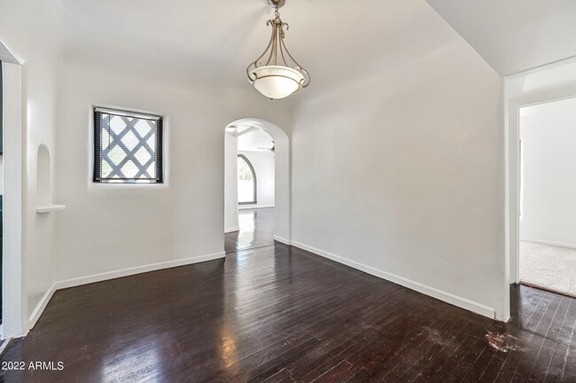 Building Photo - 3949 E Earll Dr