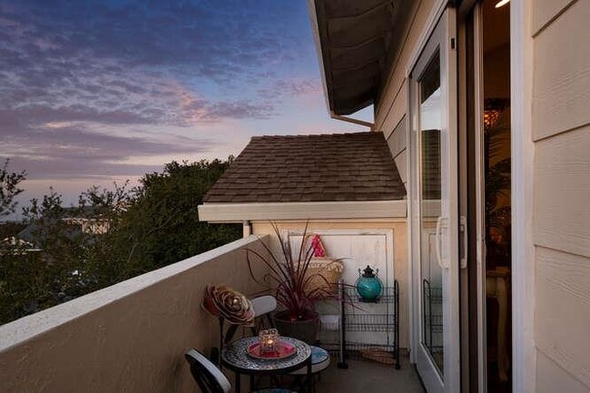 Building Photo - 2044 Fairmont Dr