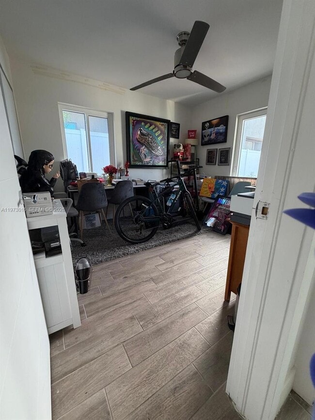 Building Photo - 1531 NE 15th Ave