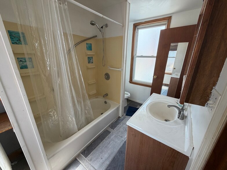 Building Photo - 18 S Marion Ave