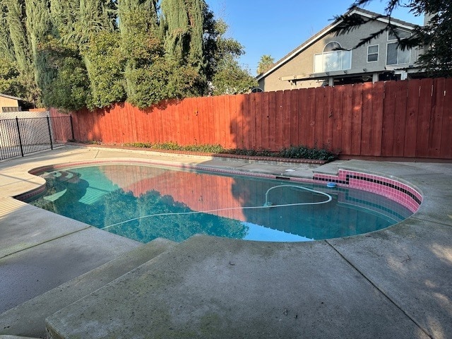 Building Photo - Modesto 5 Bedroom 3 Bathroom with a Pool