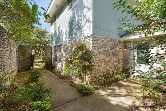 Building Photo - 13212 Running Doe Ln