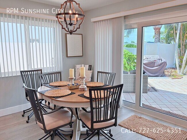 Building Photo - 10128 Yacht Club Dr