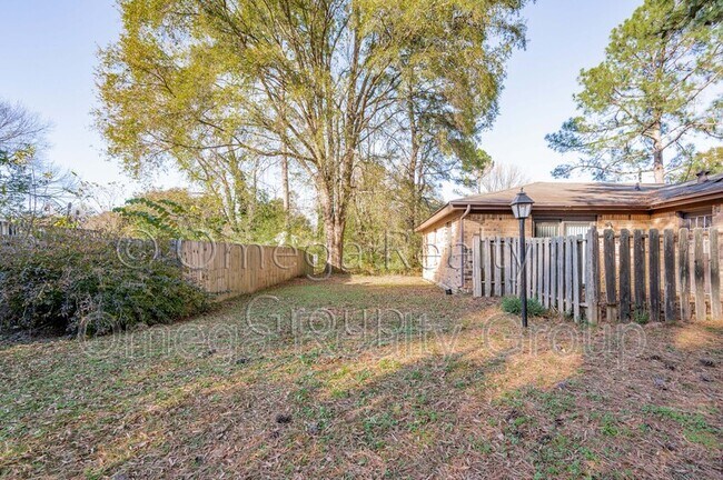 Building Photo - 1700 Serene Cir