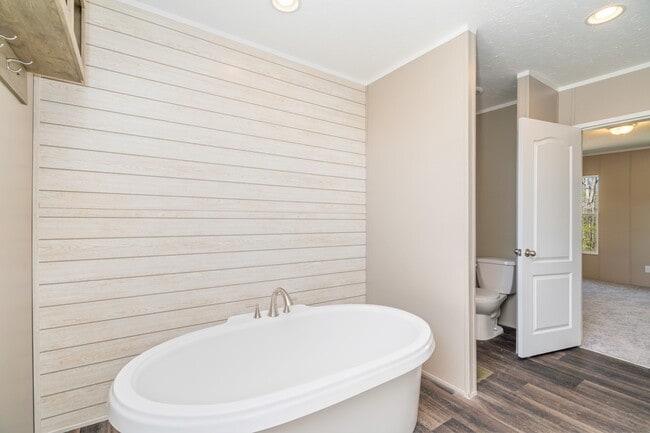 Building Photo - 456 W Outer Dr