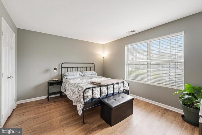 Building Photo - 8091 Lacy Dr