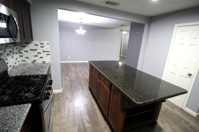 Building Photo - 20074 Crazy Horse Cir