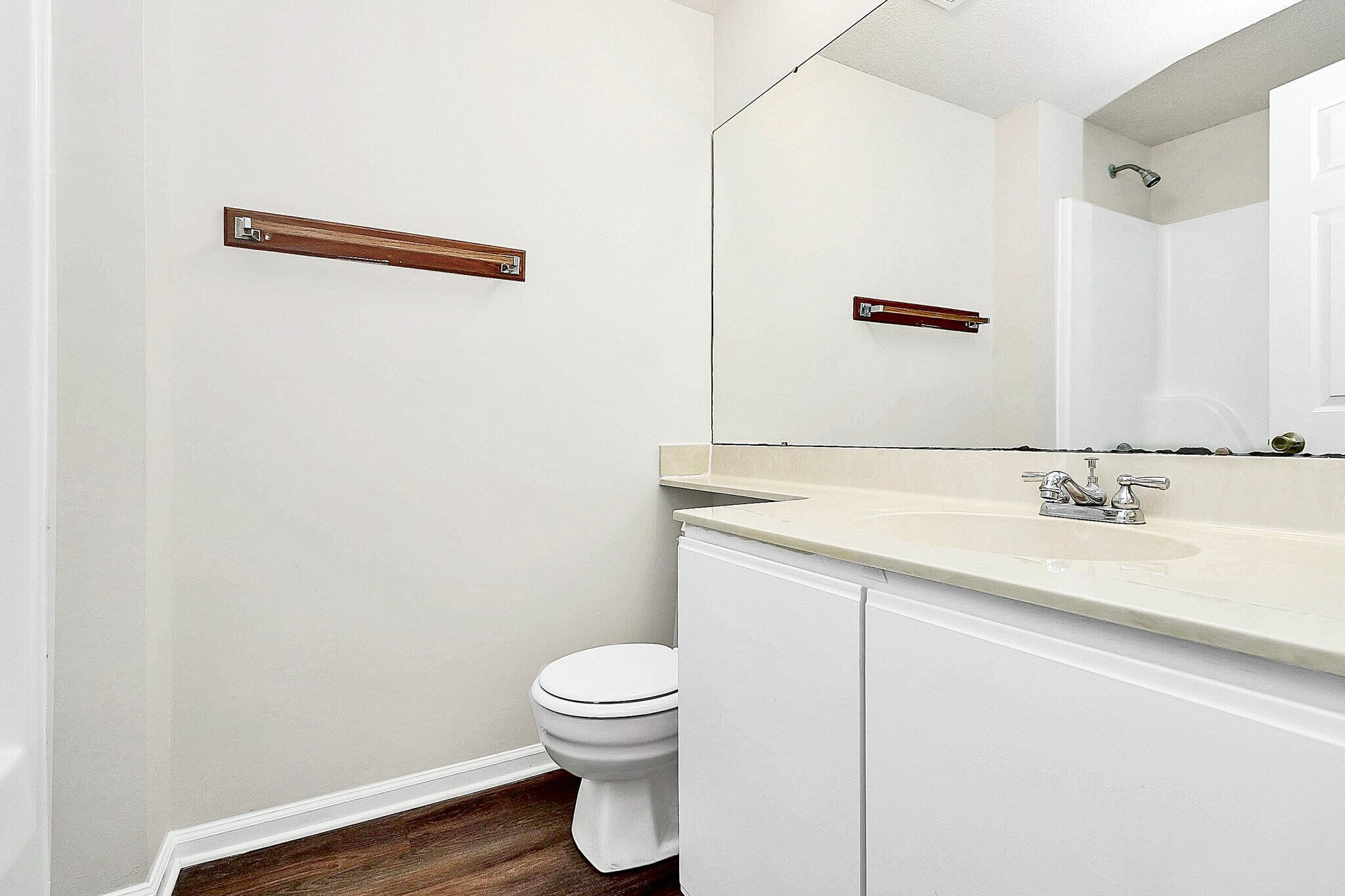 Shared Bathroom - 7737 Batavia Ln