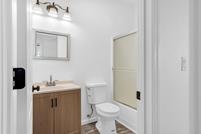 Building Photo - 533 Channel Ct