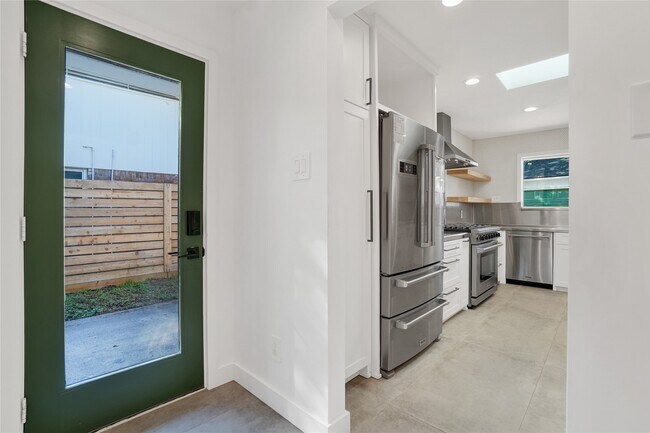 Building Photo - 5226 Kinglet St